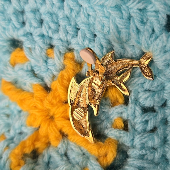 Vintage twin dolphins gold tone clip on earrings 90s 80s - Picture 4 of 4